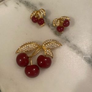 I mean, can you even?!? Super cute and super fun cherry brooch/earrings!